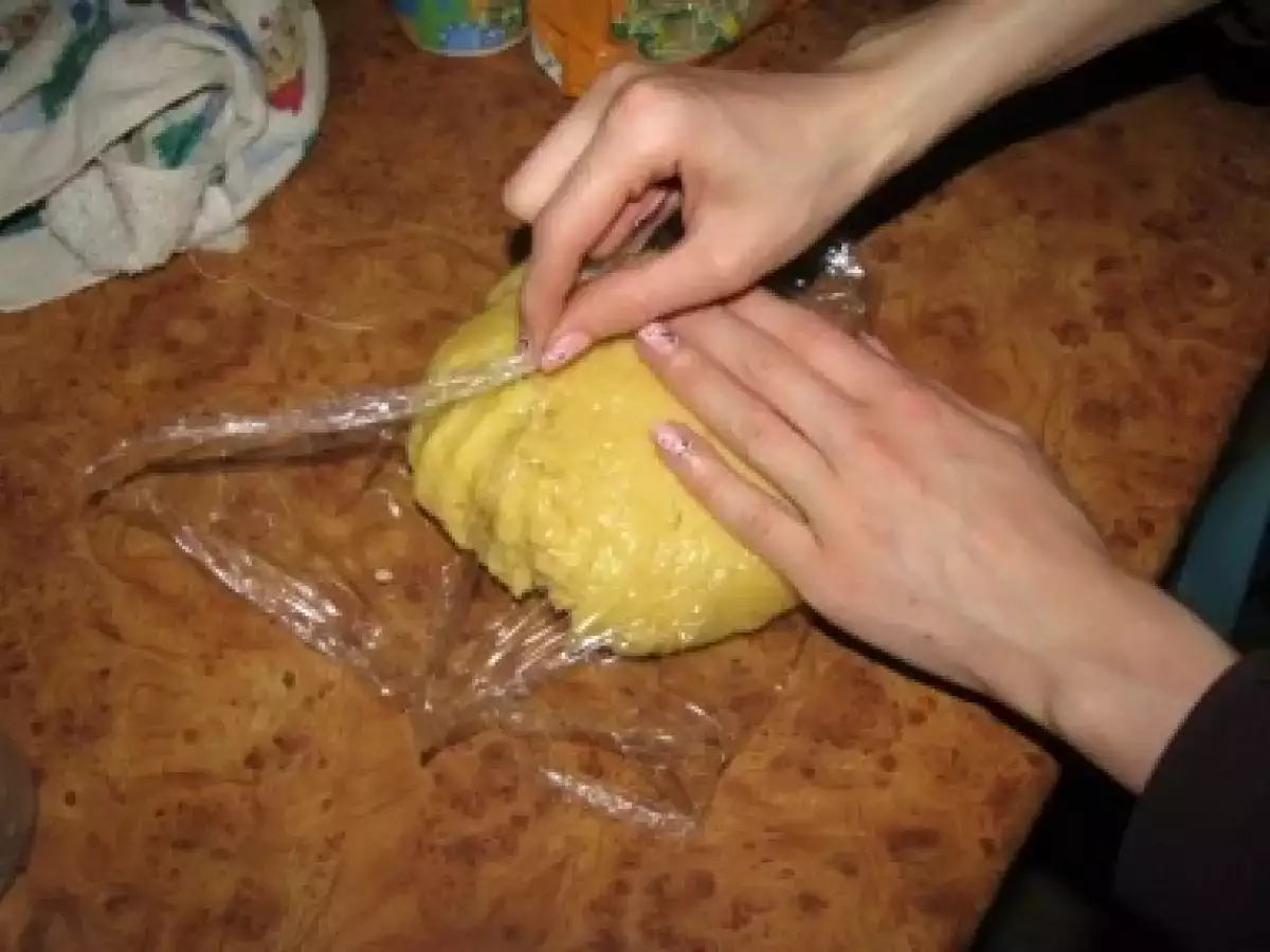 Placinte crocante cu cirese si visine - poza 6