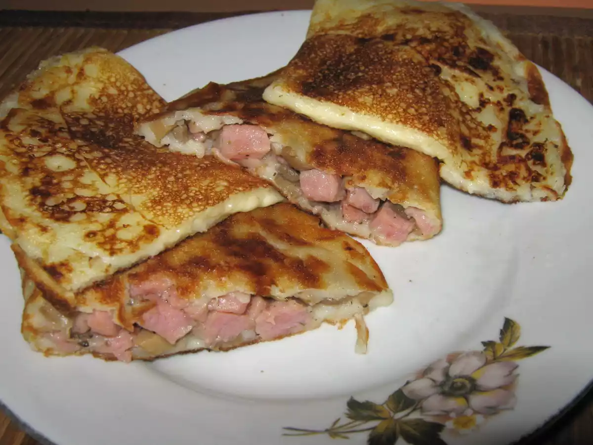 Placinte cu sunca si ciuperci, si cascaval