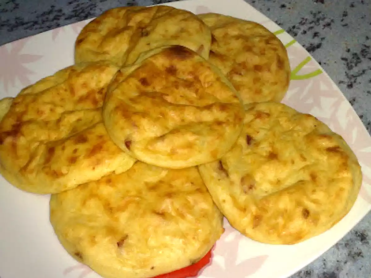 Placinte de cartofi cu bacon si branza