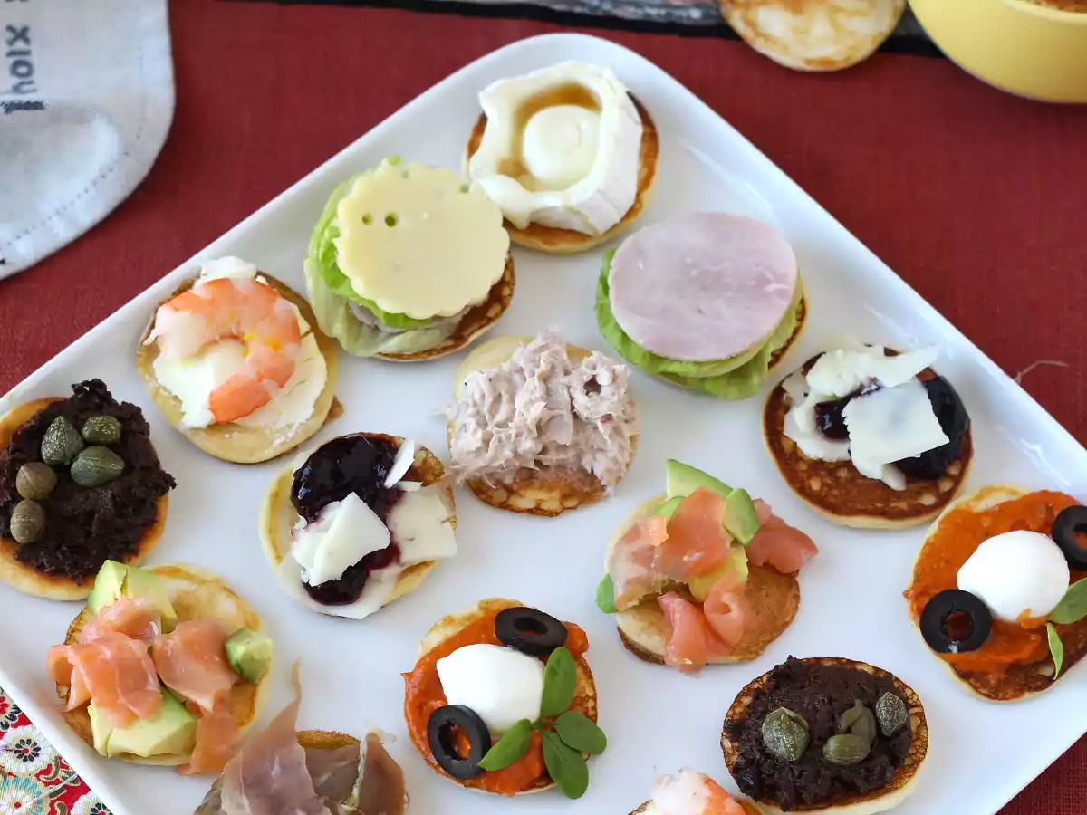 Platou cu blini, aperitivul variat perfect pentru petreceri - poza 2