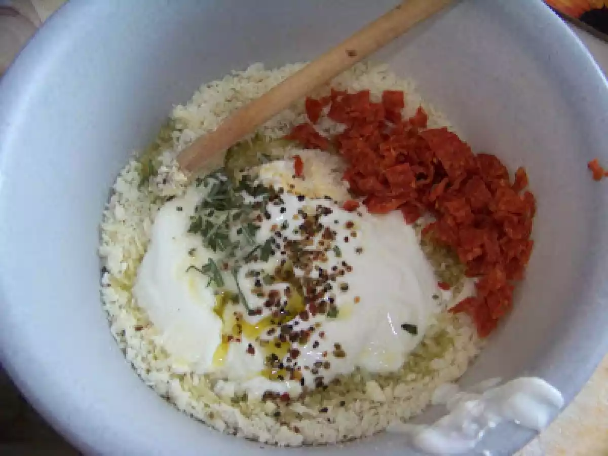 Pogacele cu branza si salam picant - poza 3