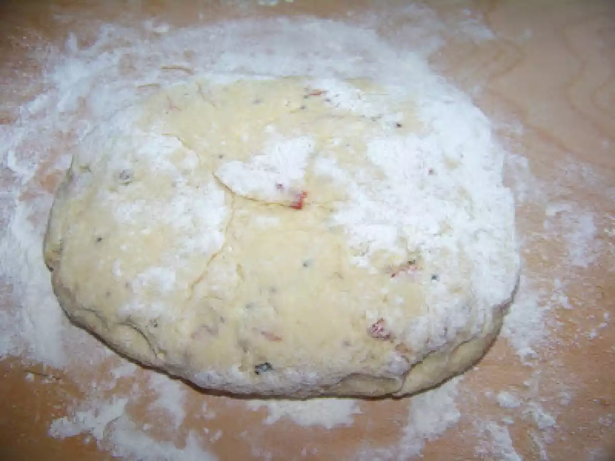 Pogacele cu branza si salam picant - poza 4