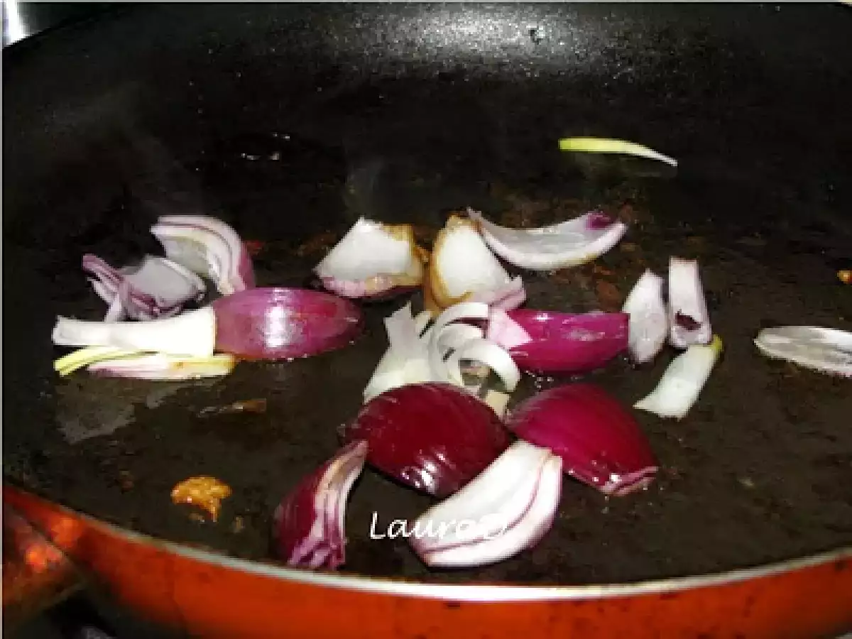 Porc cu fructe si piure cu ceapa verde - poza 3