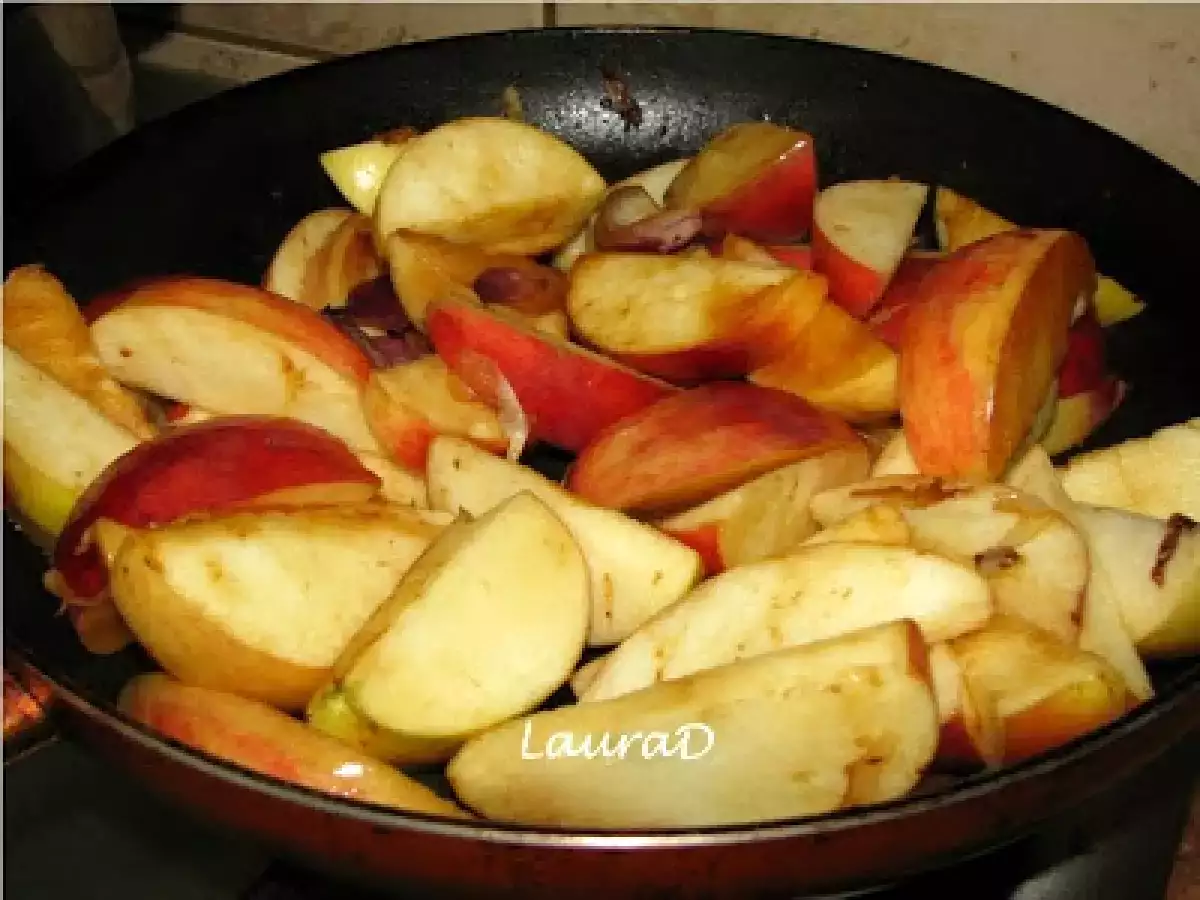 Porc cu fructe si piure cu ceapa verde - poza 4