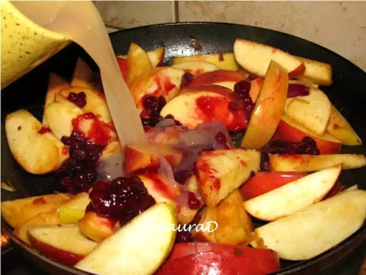 Porc cu fructe si piure cu ceapa verde - poza 6