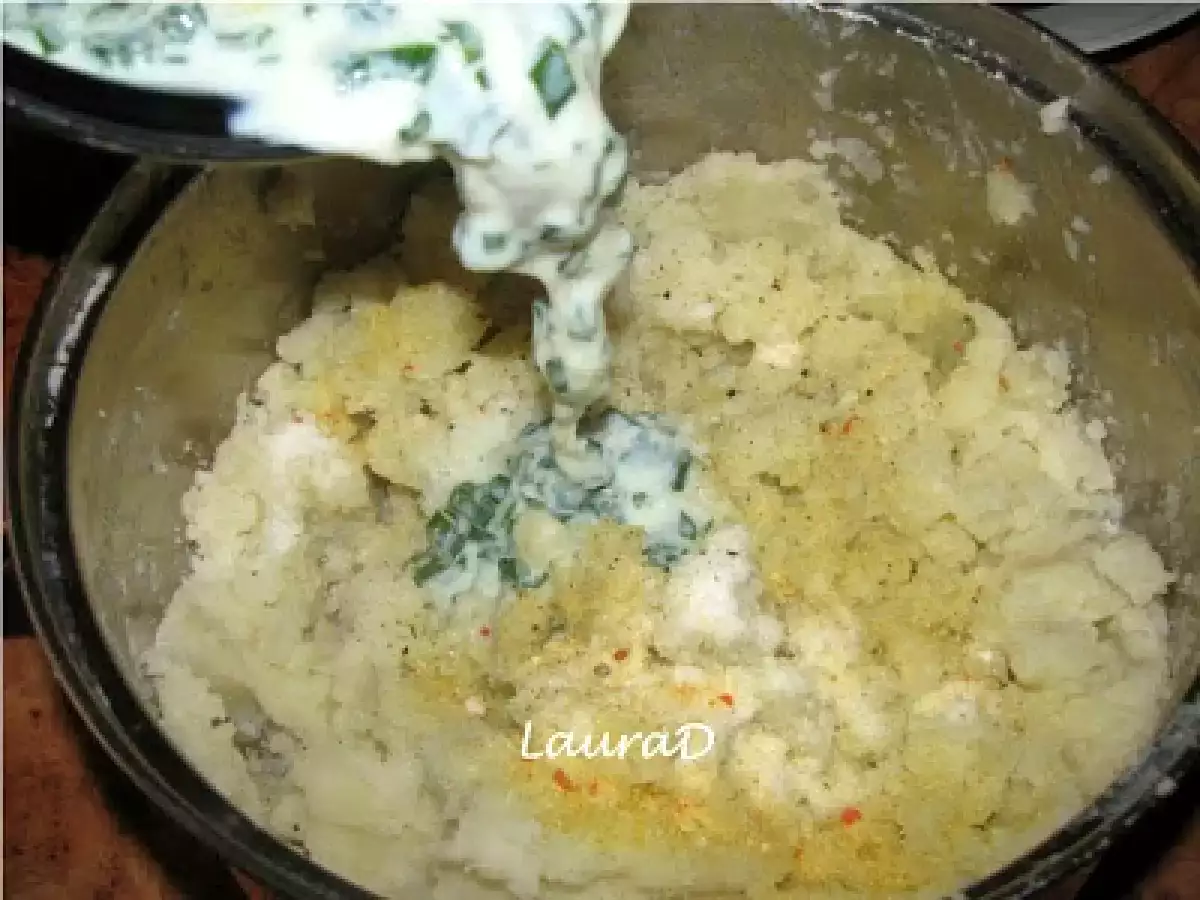 Porc cu fructe si piure cu ceapa verde - poza 8