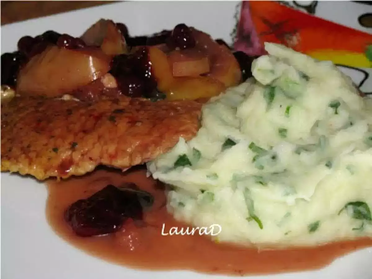 Porc cu fructe si piure cu ceapa verde - poza 9