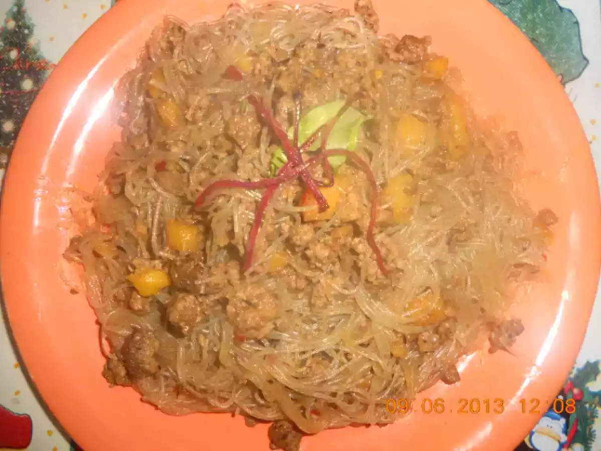 Porc picant cu mango si taitei din amidon de fasole