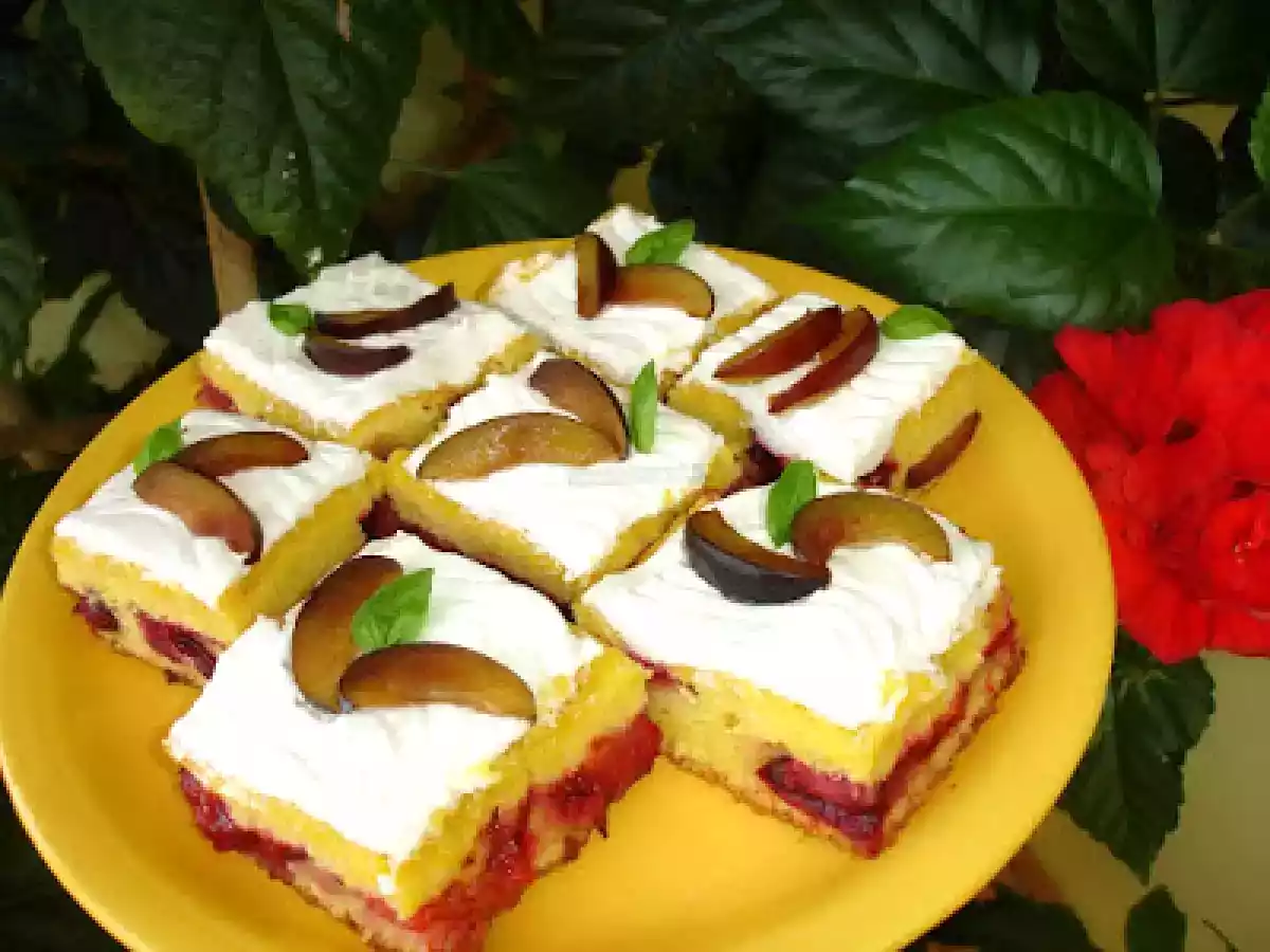 Prajitura acrisoara cu prune si bezea - poza 2