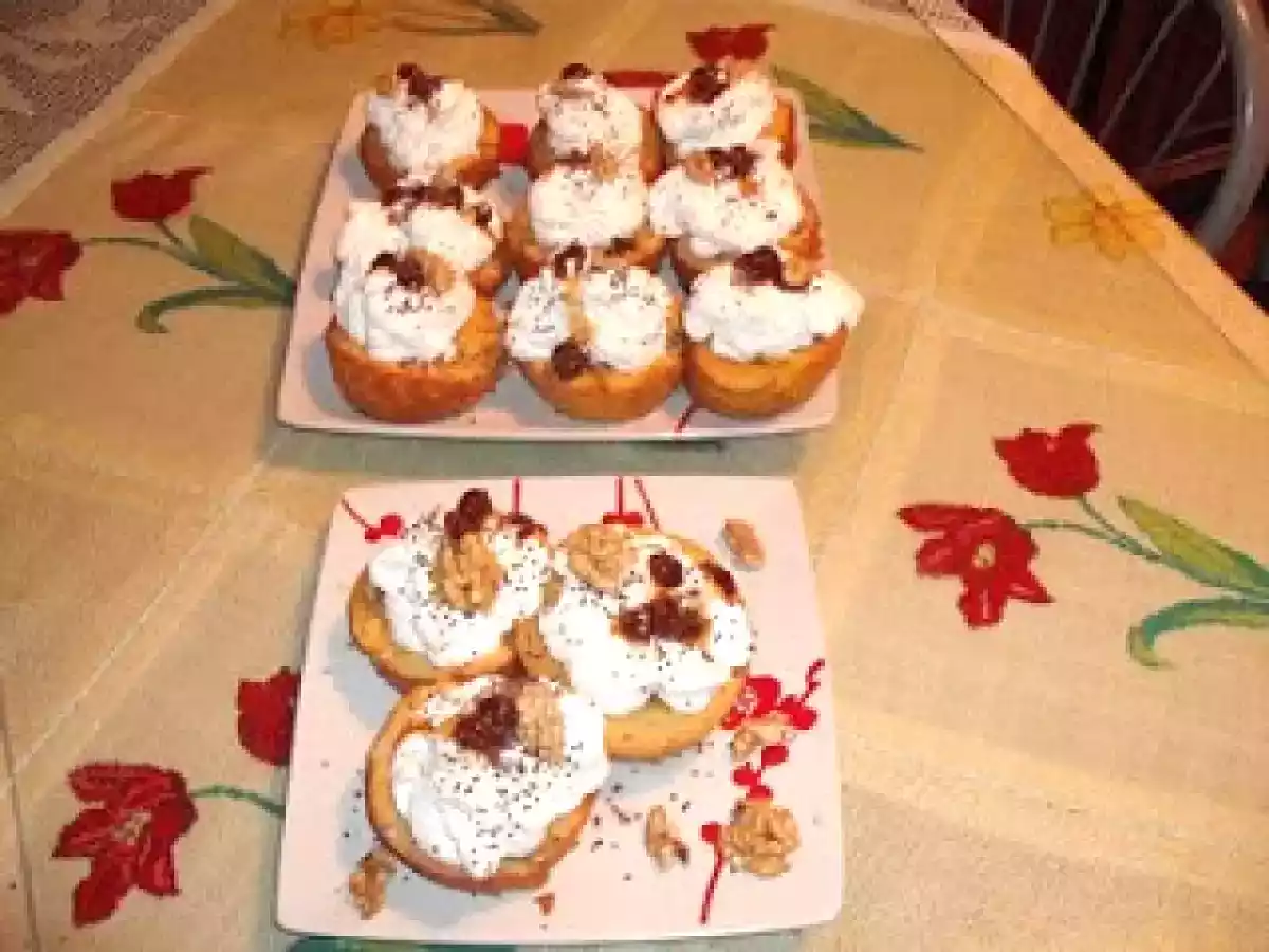 PRAJITURA, , AFRODITE CU DULCEATA SI NUCI