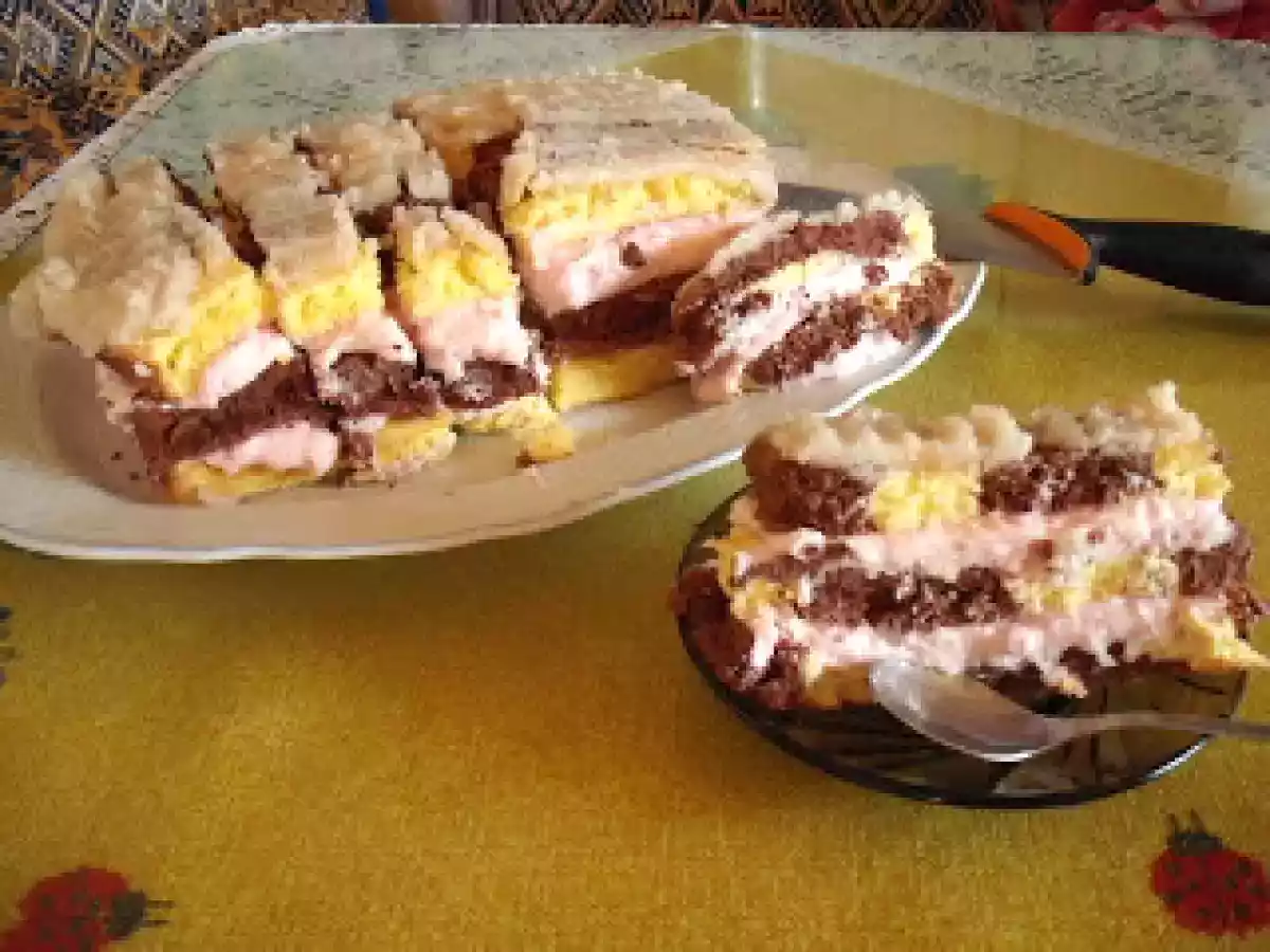 PRAJITURA BICOLORA CU GLAZURA DE SCORTISOARA