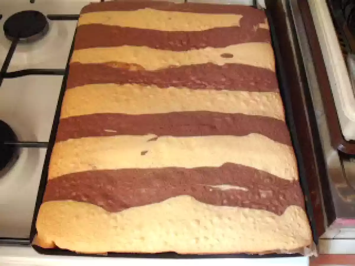 PRAJITURA BICOLORA CU GLAZURA DE SCORTISOARA - poza 2