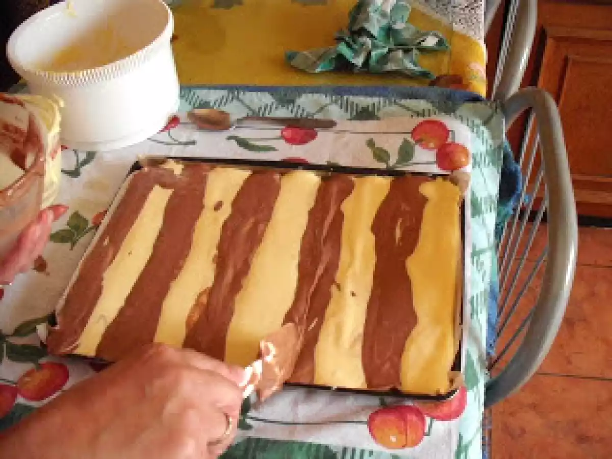 PRAJITURA BICOLORA CU GLAZURA DE SCORTISOARA - poza 3