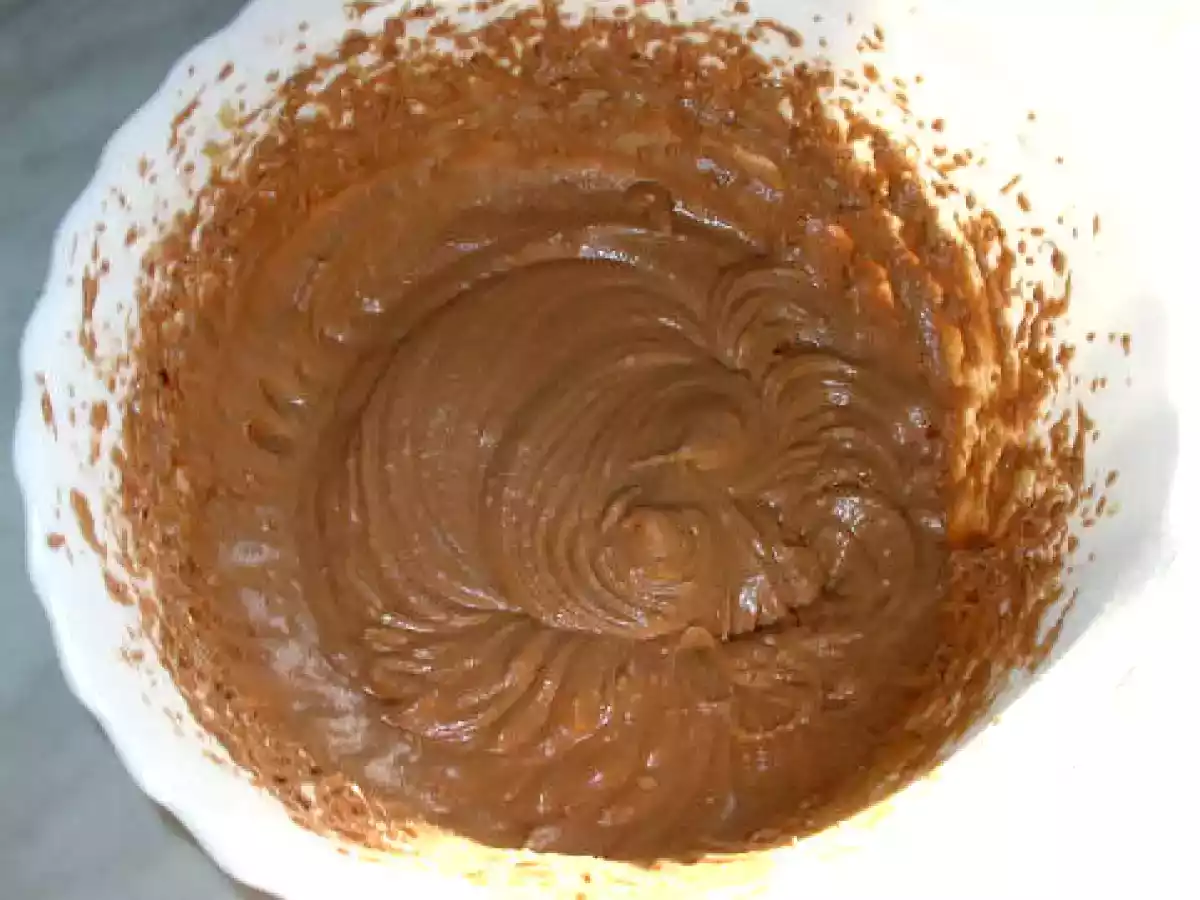 Prajitura Brownies romaneasca, cu bezea