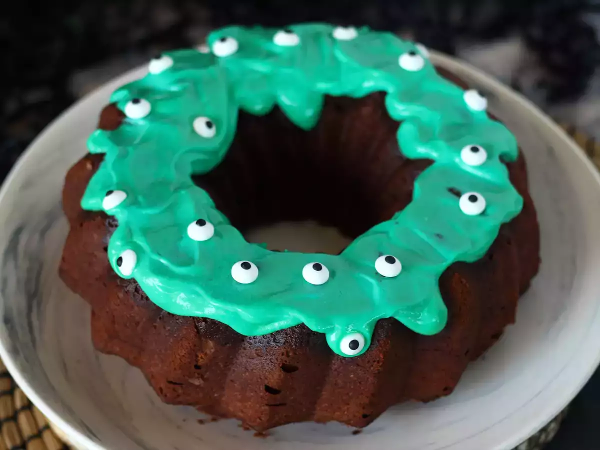 Prăjitură Bundt de Halloween cu glazură - diabolic de delicioasă - poza 2