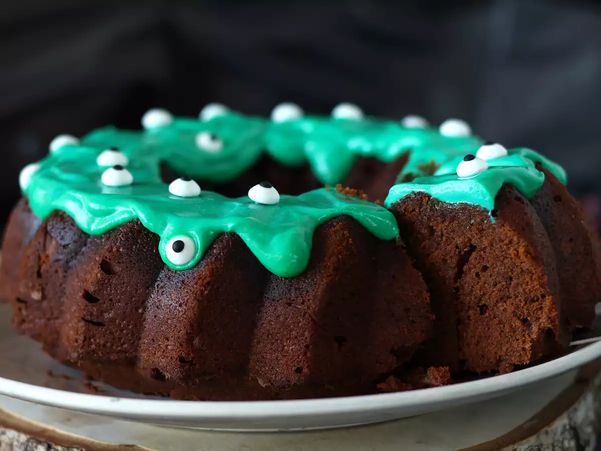 Prăjitură Bundt de Halloween cu glazură - diabolic de delicioasă - poza 3