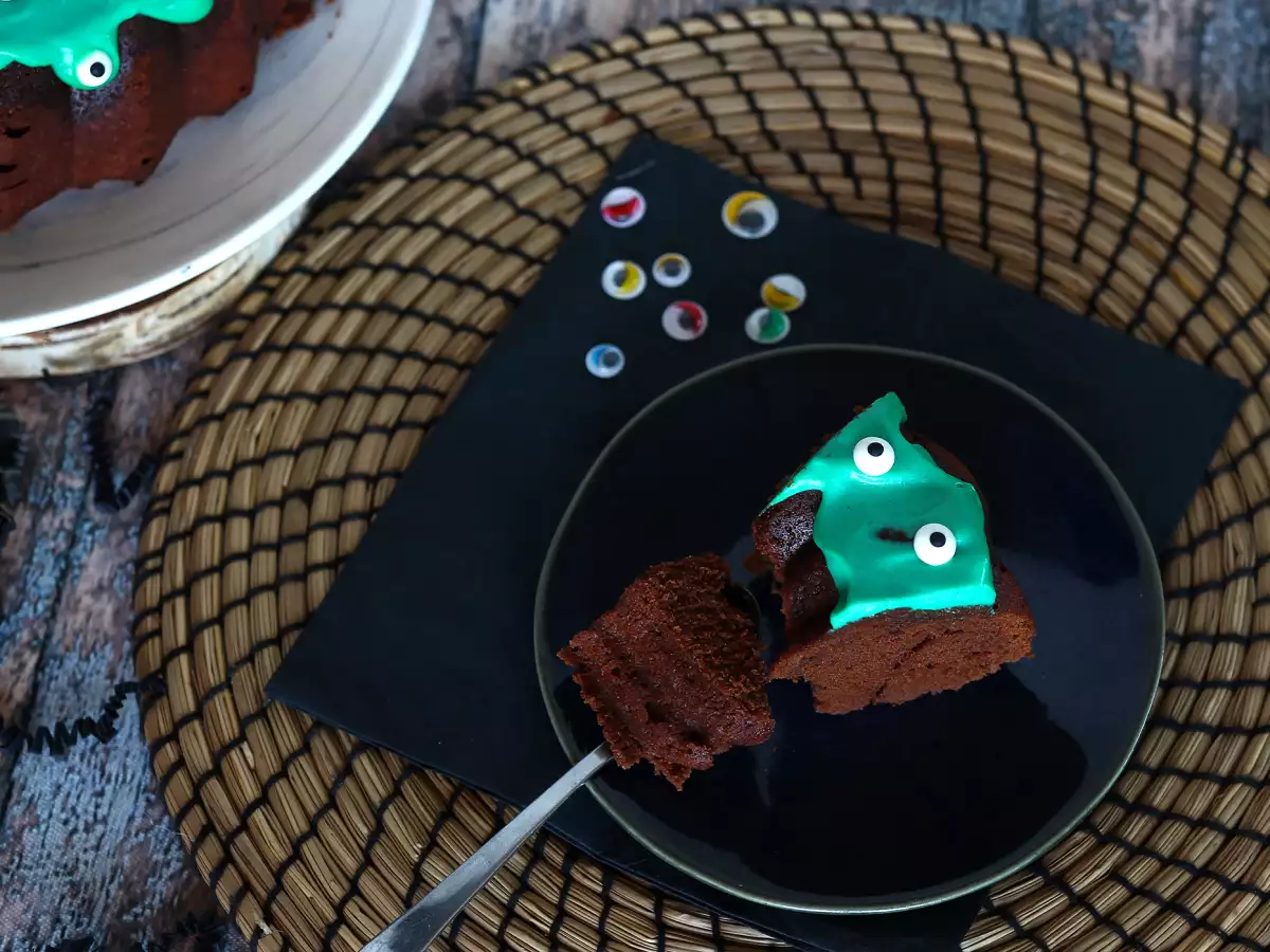 Prăjitură Bundt de Halloween cu glazură - diabolic de delicioasă - poza 4
