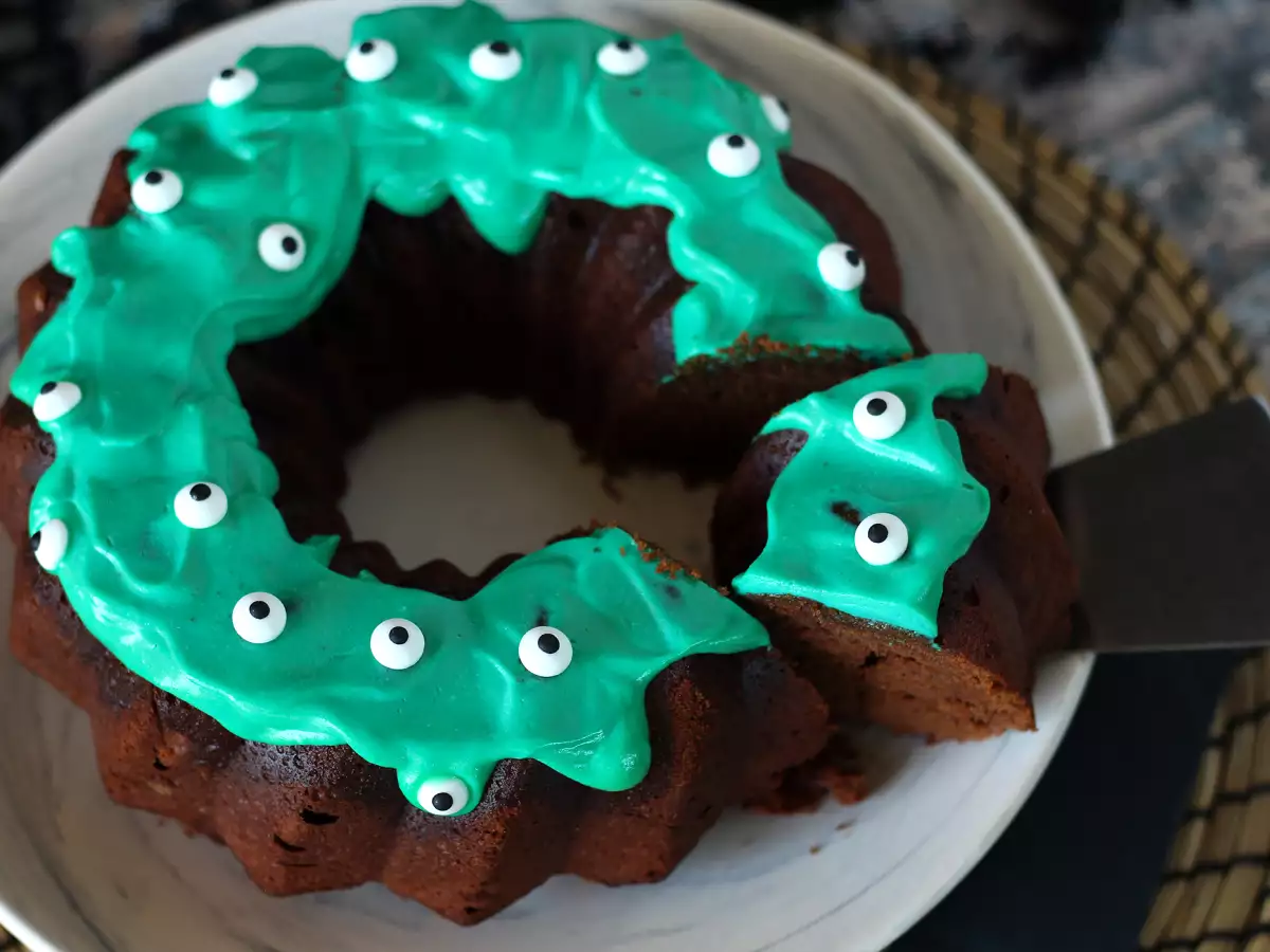 Prăjitură Bundt de Halloween cu glazură - diabolic de delicioasă - poza 5