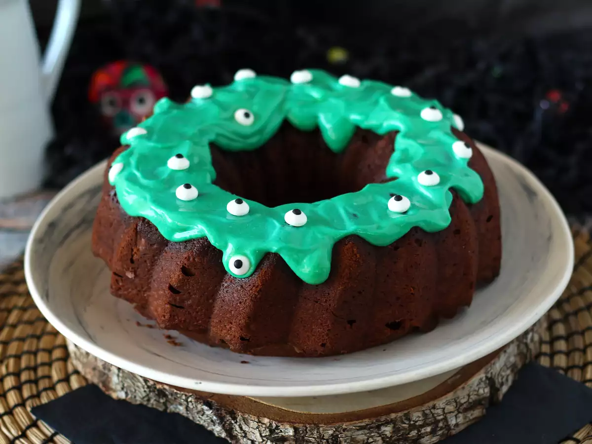 Prăjitură Bundt de Halloween cu glazură - diabolic de delicioasă - poza 6