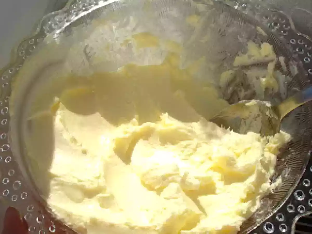 Prajitura cu Bezea si Nuca - poza 6