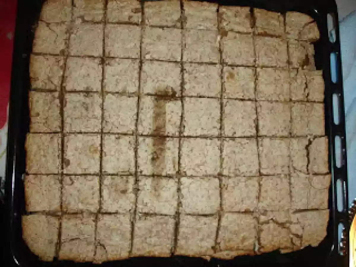 Prajitura cu Bezea si Nuca - poza 9