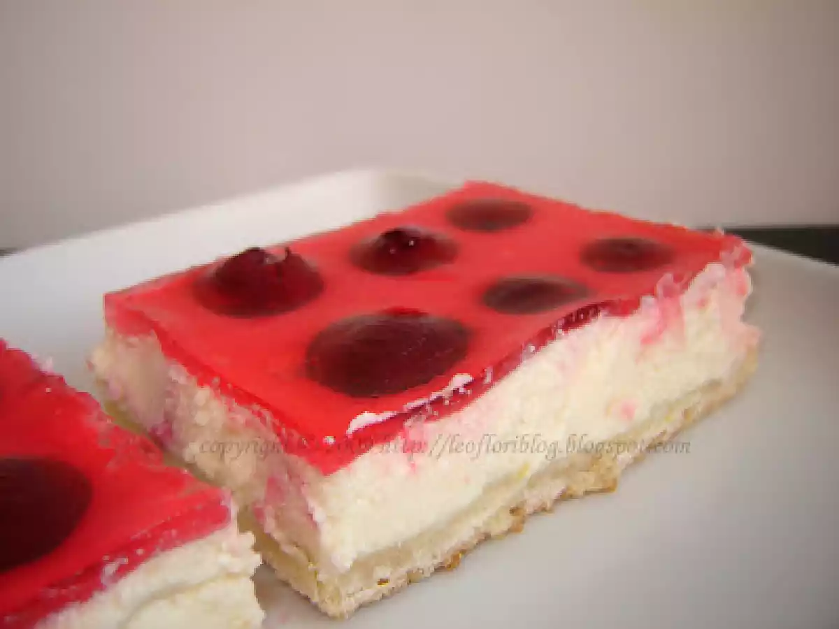 Prajitura cu branza dulce si visine - poza 7