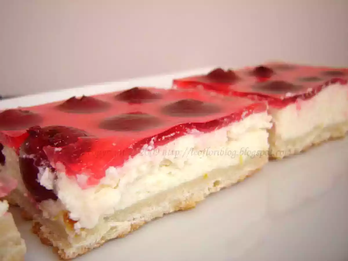 Prajitura cu branza dulce si visine - poza 8