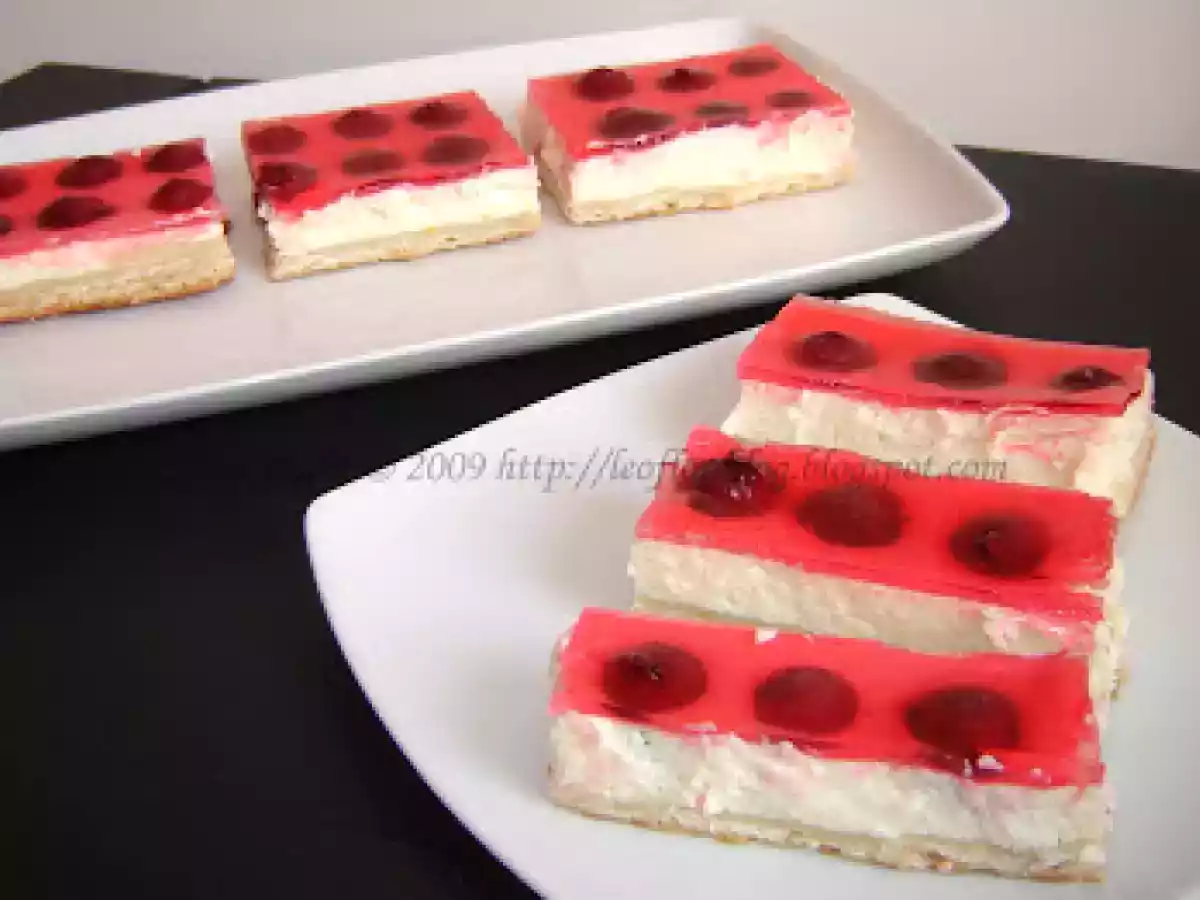 Prajitura cu branza dulce si visine - poza 9