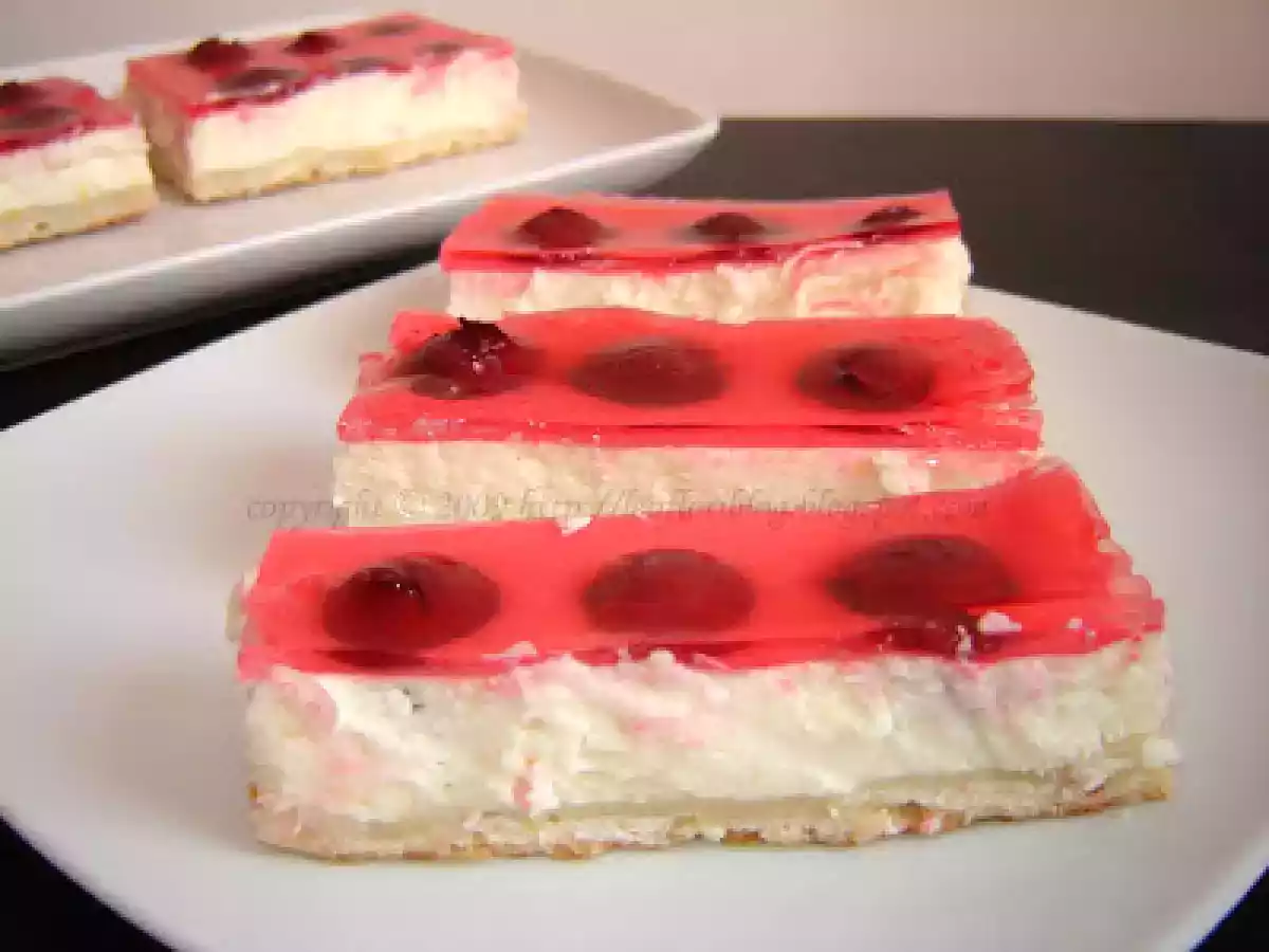 Prajitura cu branza dulce si visine - poza 10