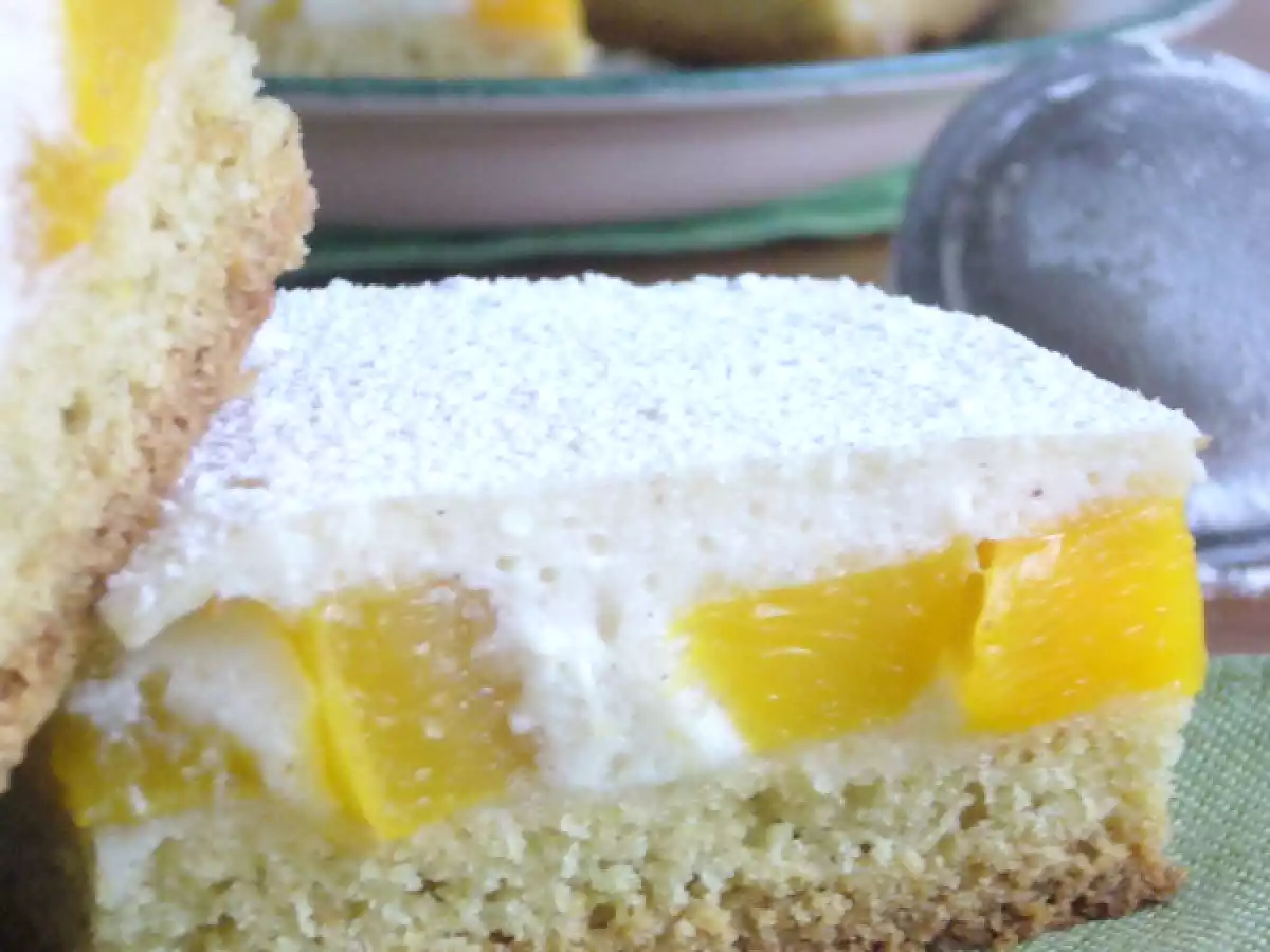 Prajitura cu branza si piersici