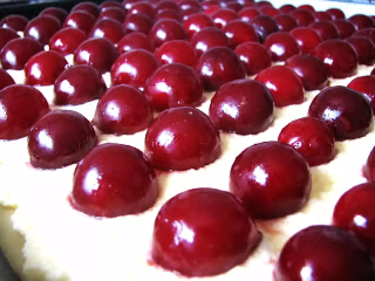 PRAJITURA CU BRANZA SI VISINE - poza 2