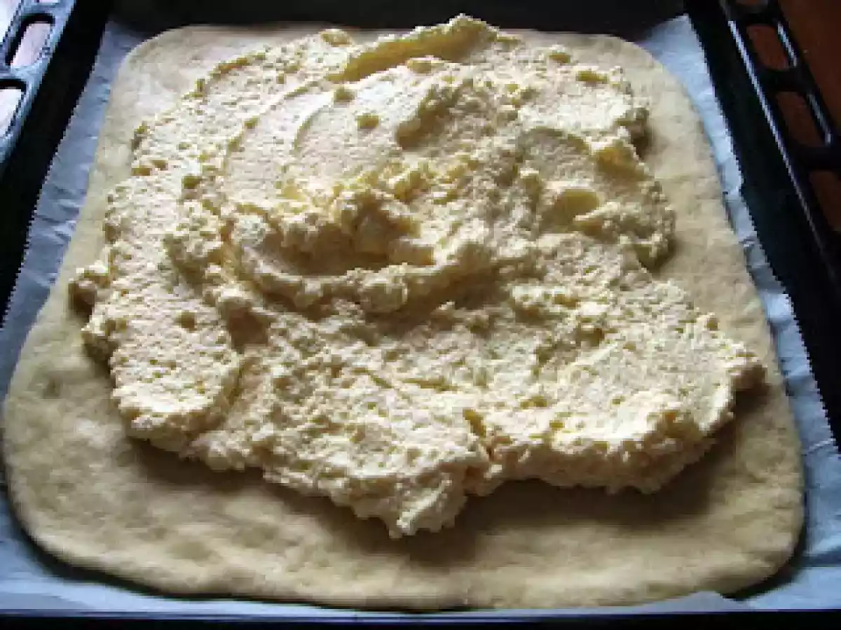 PRAJITURA CU BRANZA SI VISINE - poza 5