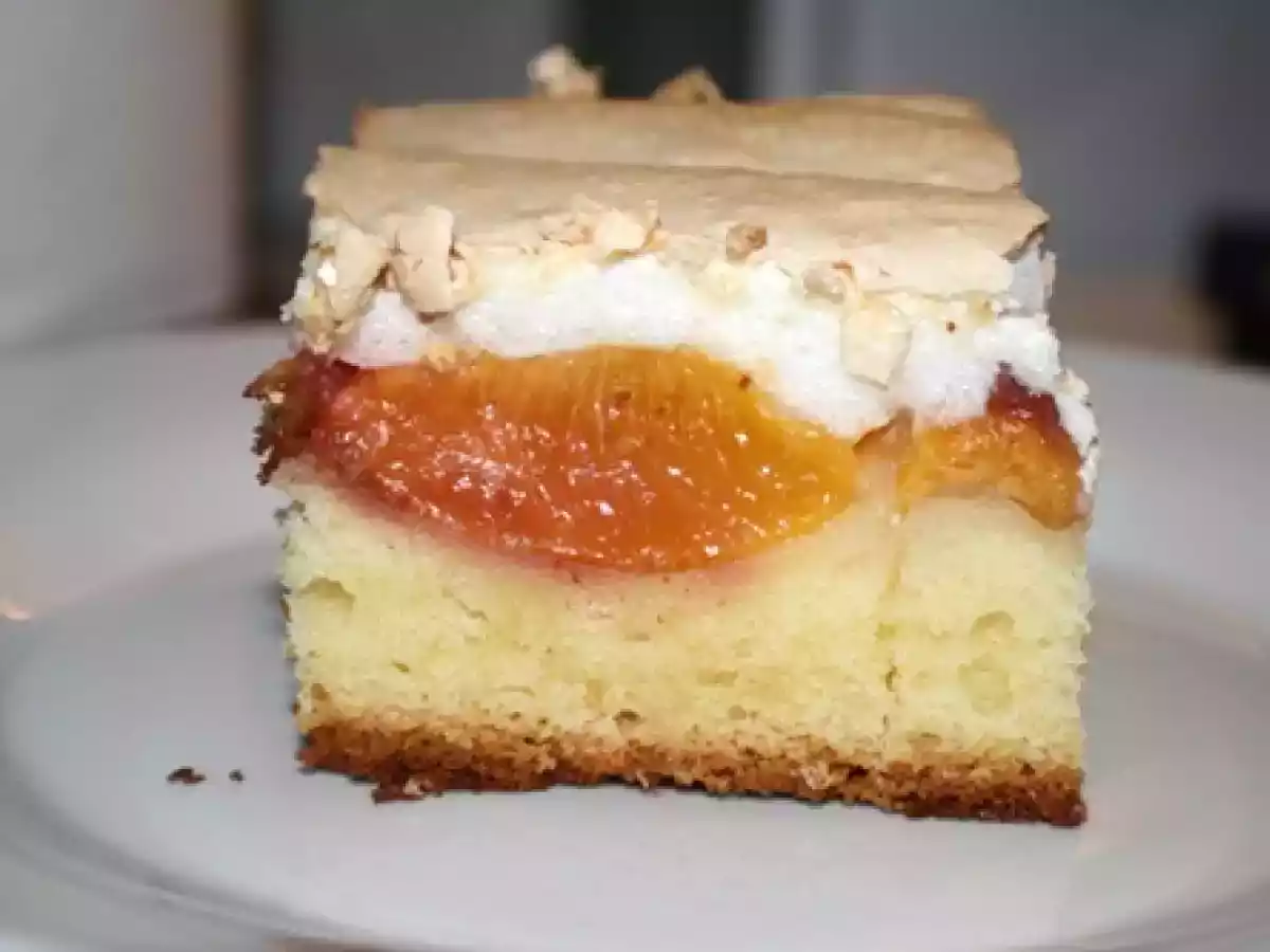 Prajitura cu caise si bezea