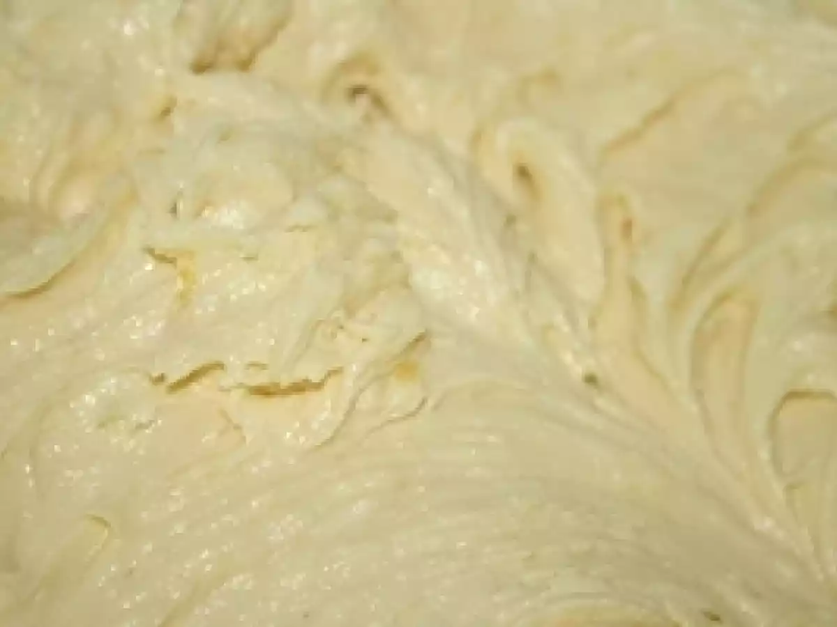 Prajitura cu caise si bezea - poza 2