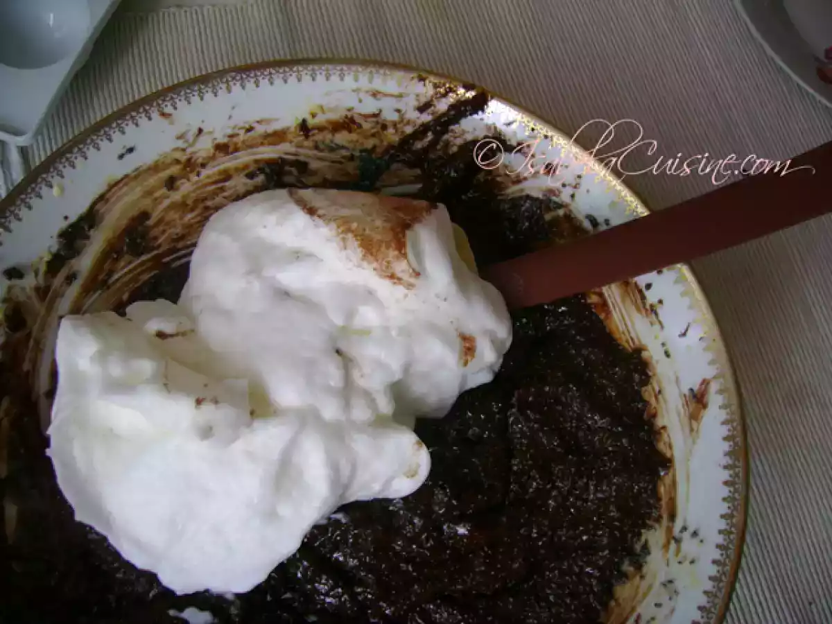 Prajitura cu ciocolata, mac si mere - poza 3