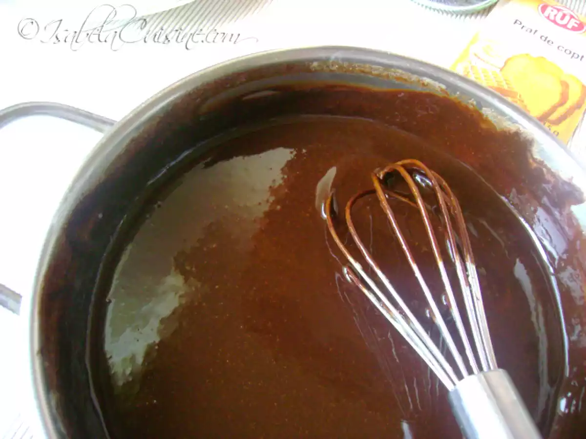 Prajitura cu ciocolata, mac si mere - poza 5