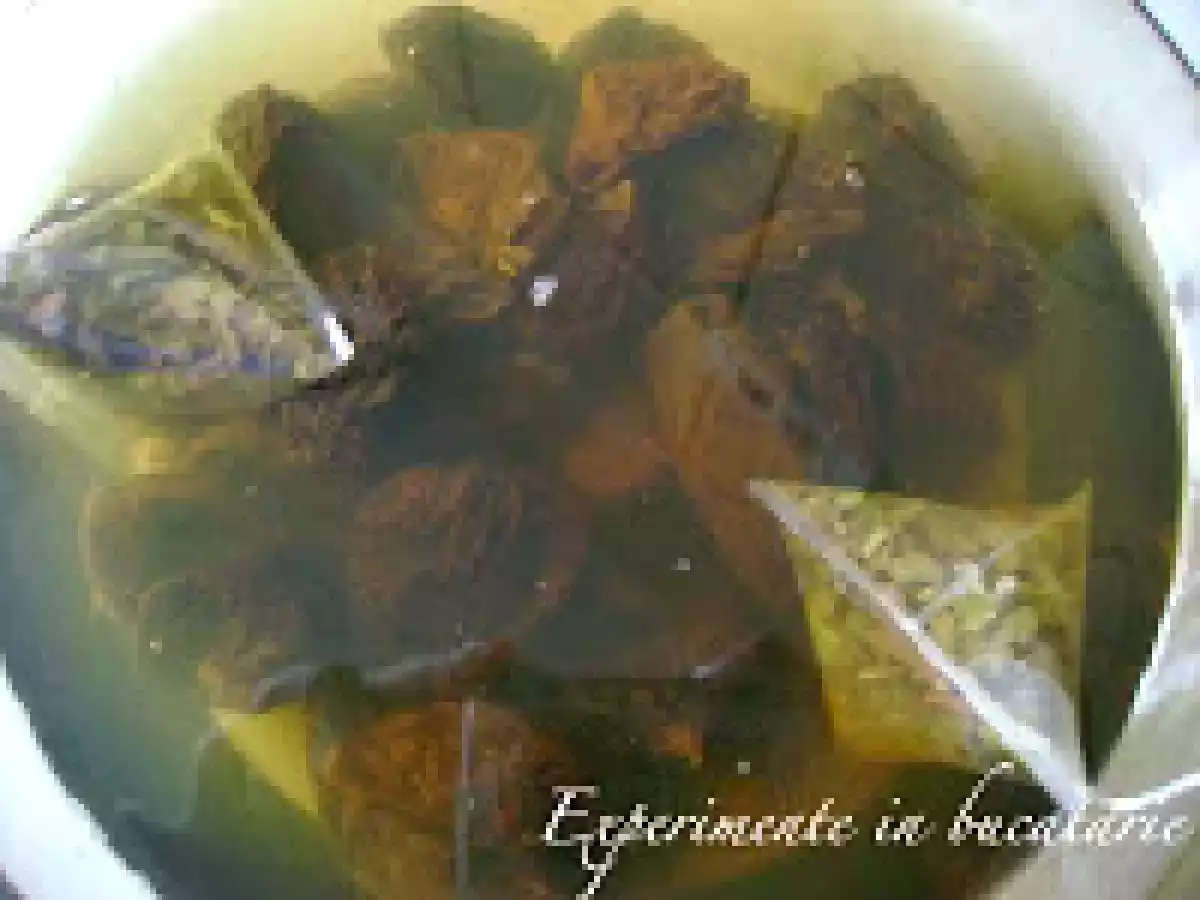 Prajitura cu ciocolata si prune uscate - poza 3