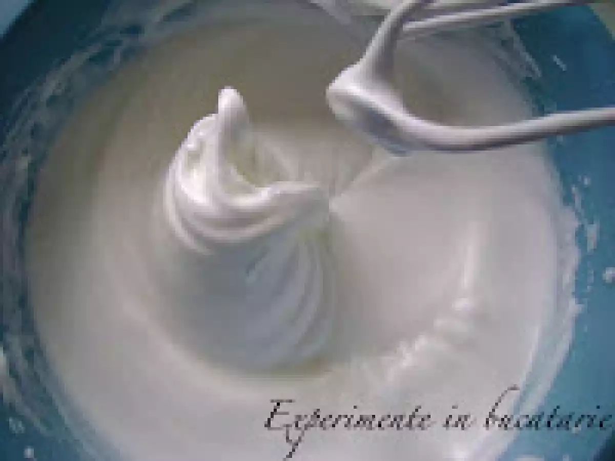 Prajitura cu ciocolata si prune uscate - poza 7