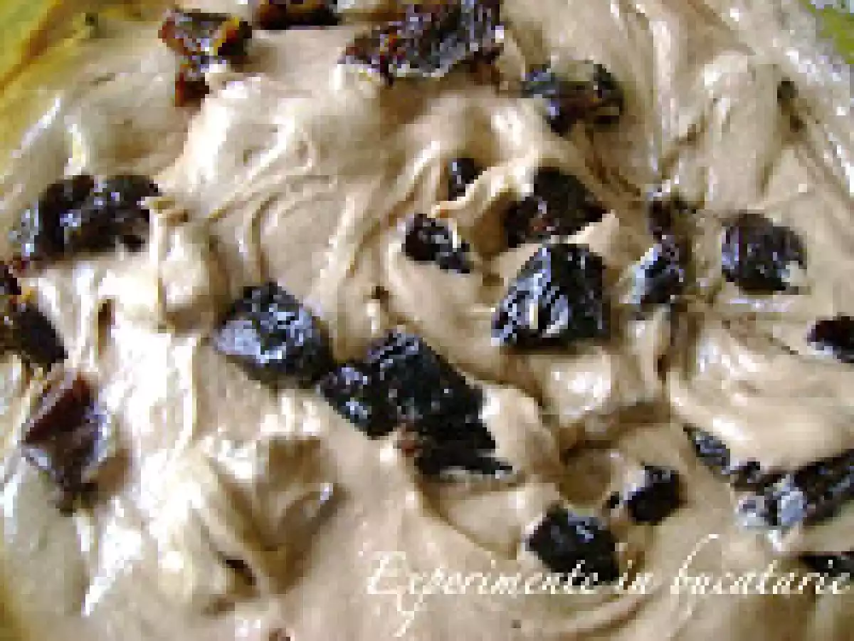 Prajitura cu ciocolata si prune uscate - poza 13