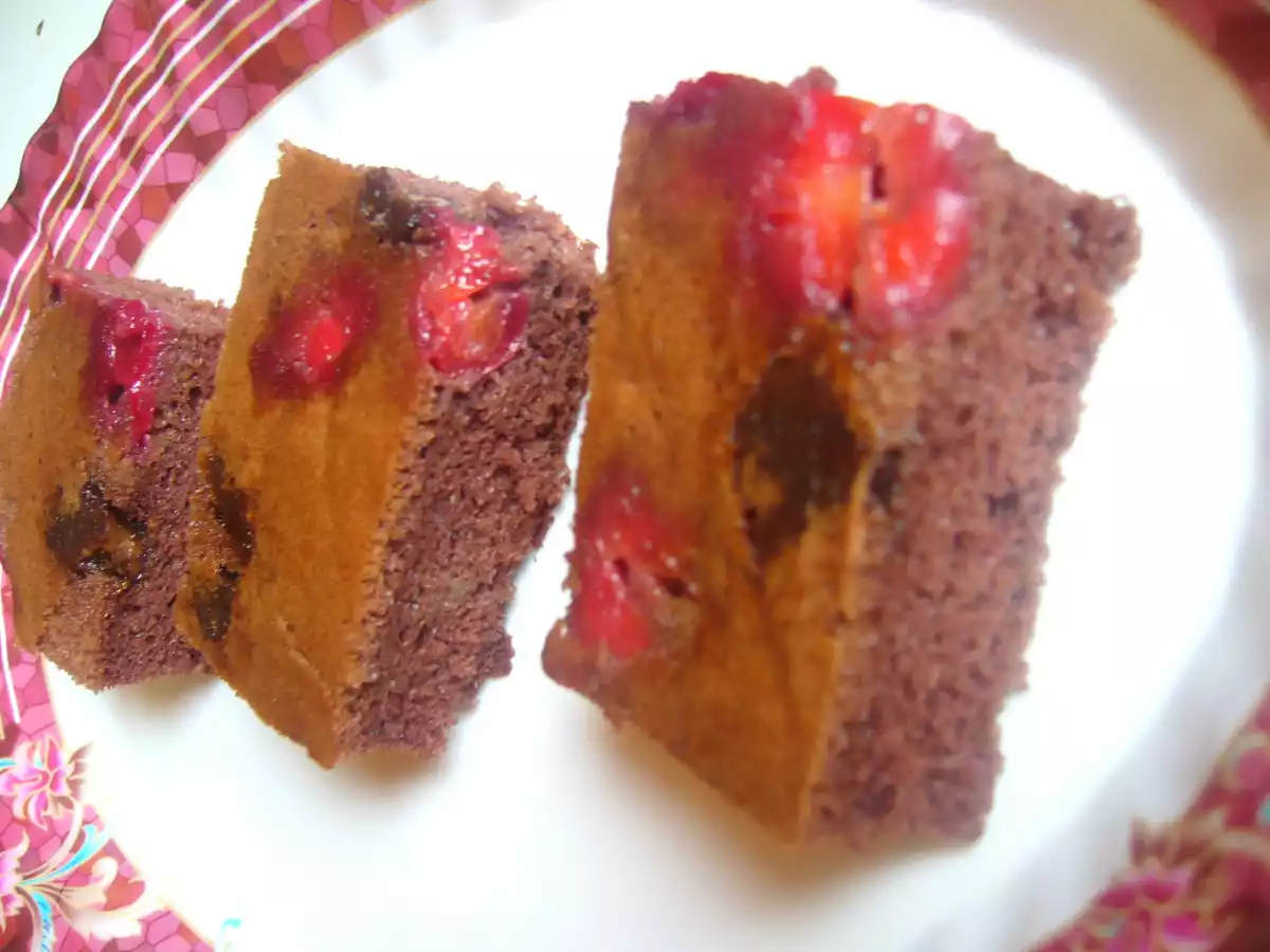 Prajitura cu ciocolata si visine - poza 2