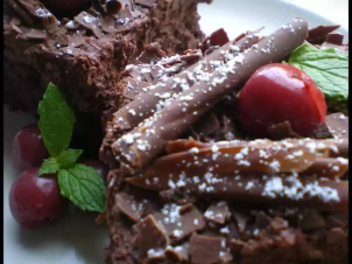 Prajitura cu ciocolata si visine - poza 3