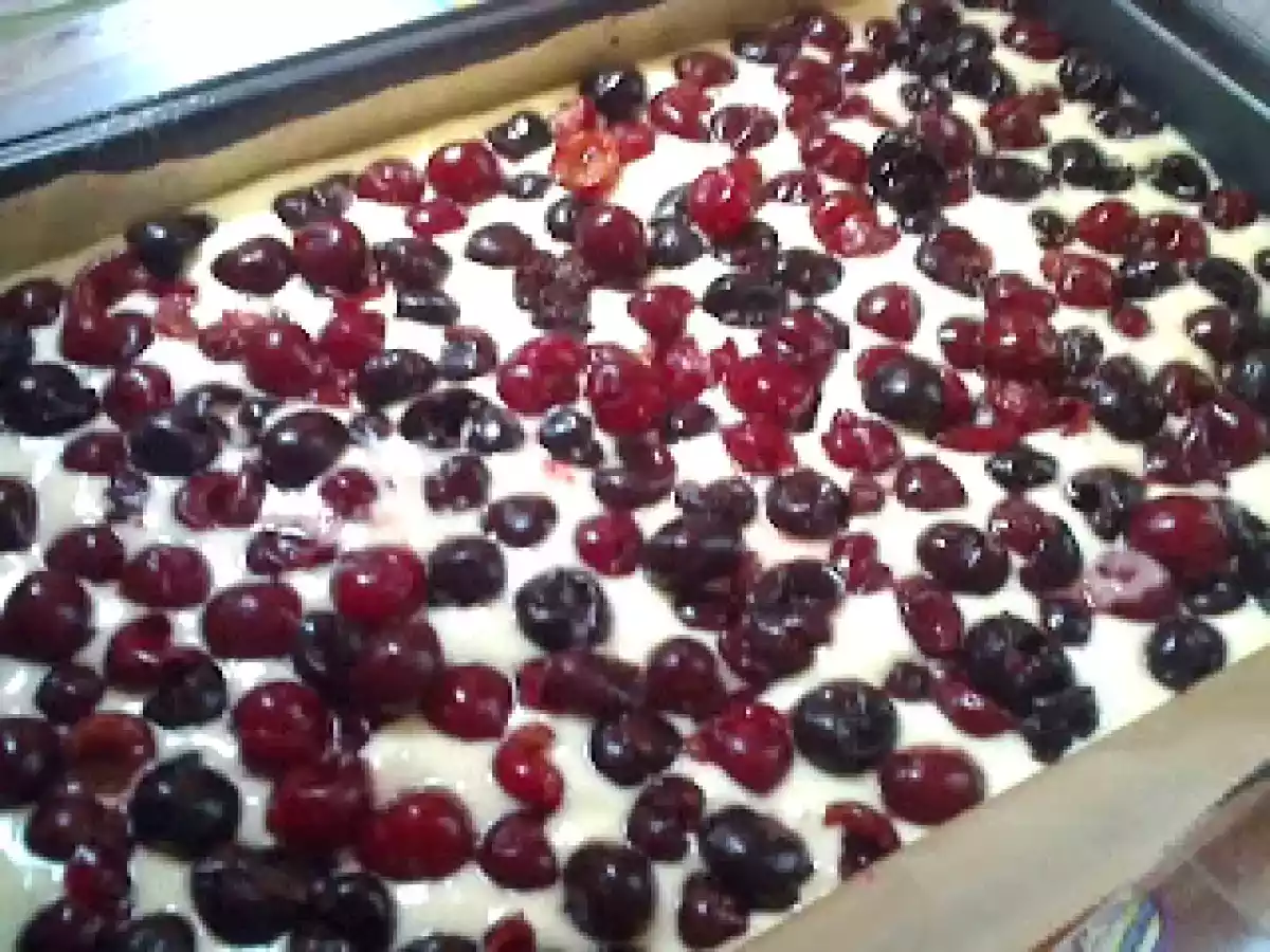 Prajitura cu cirese si visine - poza 2