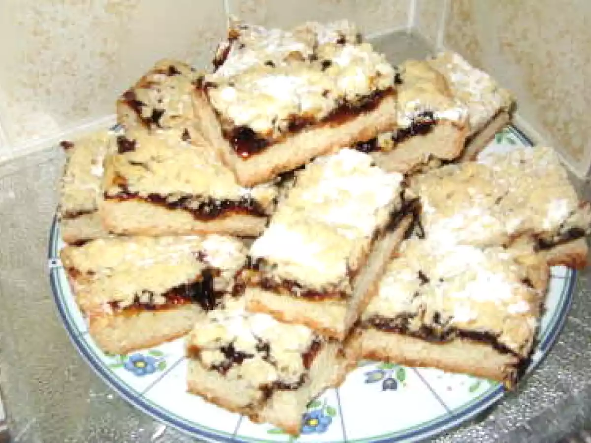 Prajitura cu coca rasa si gem de prune