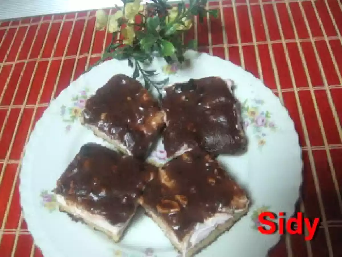 Prajitura cu crema de capsuni si glazura de ciocolata - poza 2