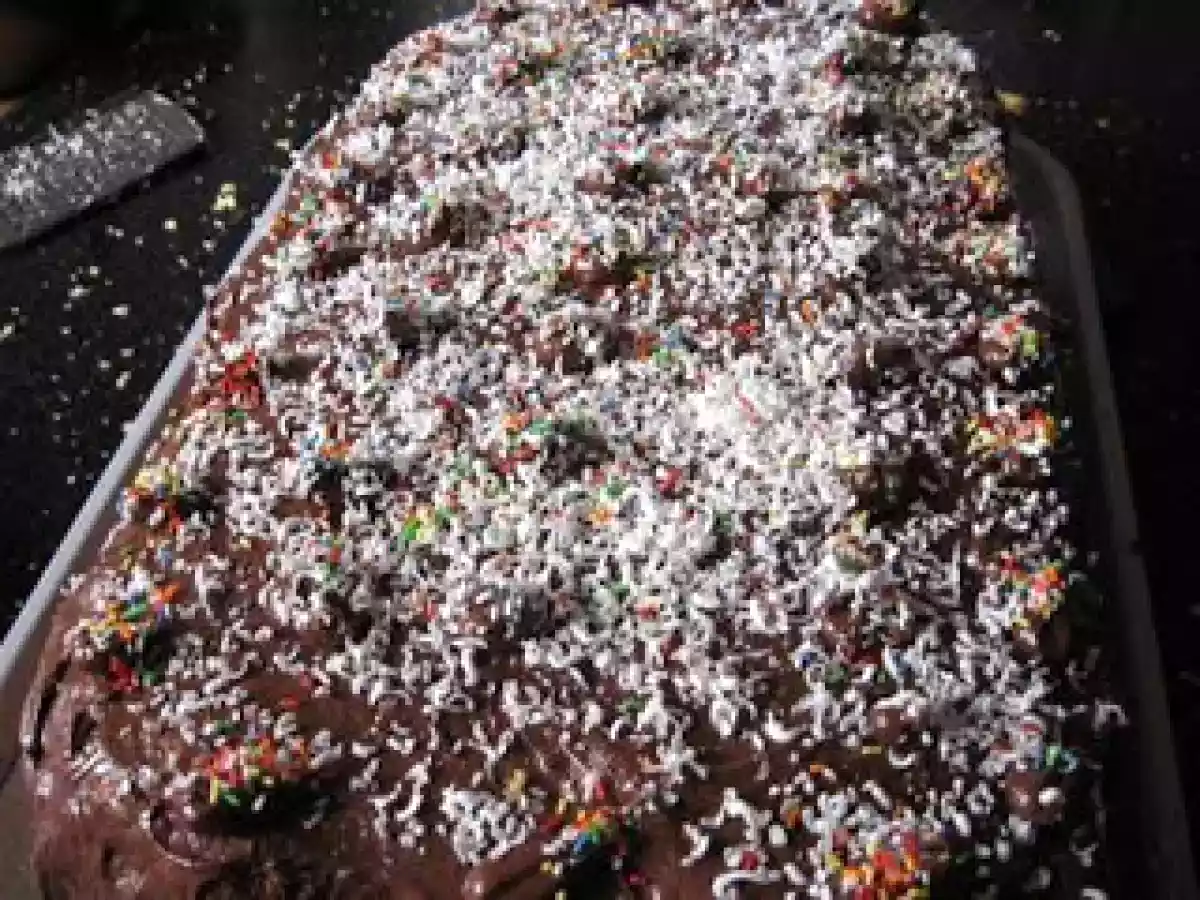 PRAJITURA CU CREMA DE CIOCOLATA SI PIERSICI