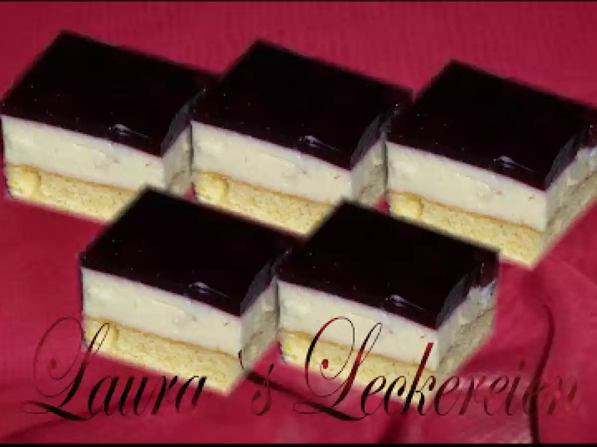 PRAJITURA CU CREMA DE VANILIE SI VISINE