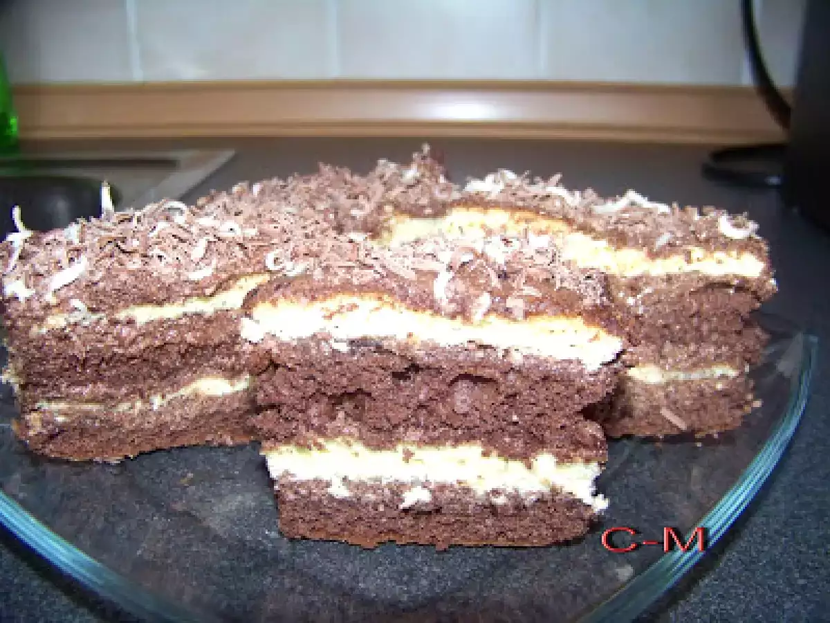 Prajitura cu doua blaturi si crema de ciocolata cu rom