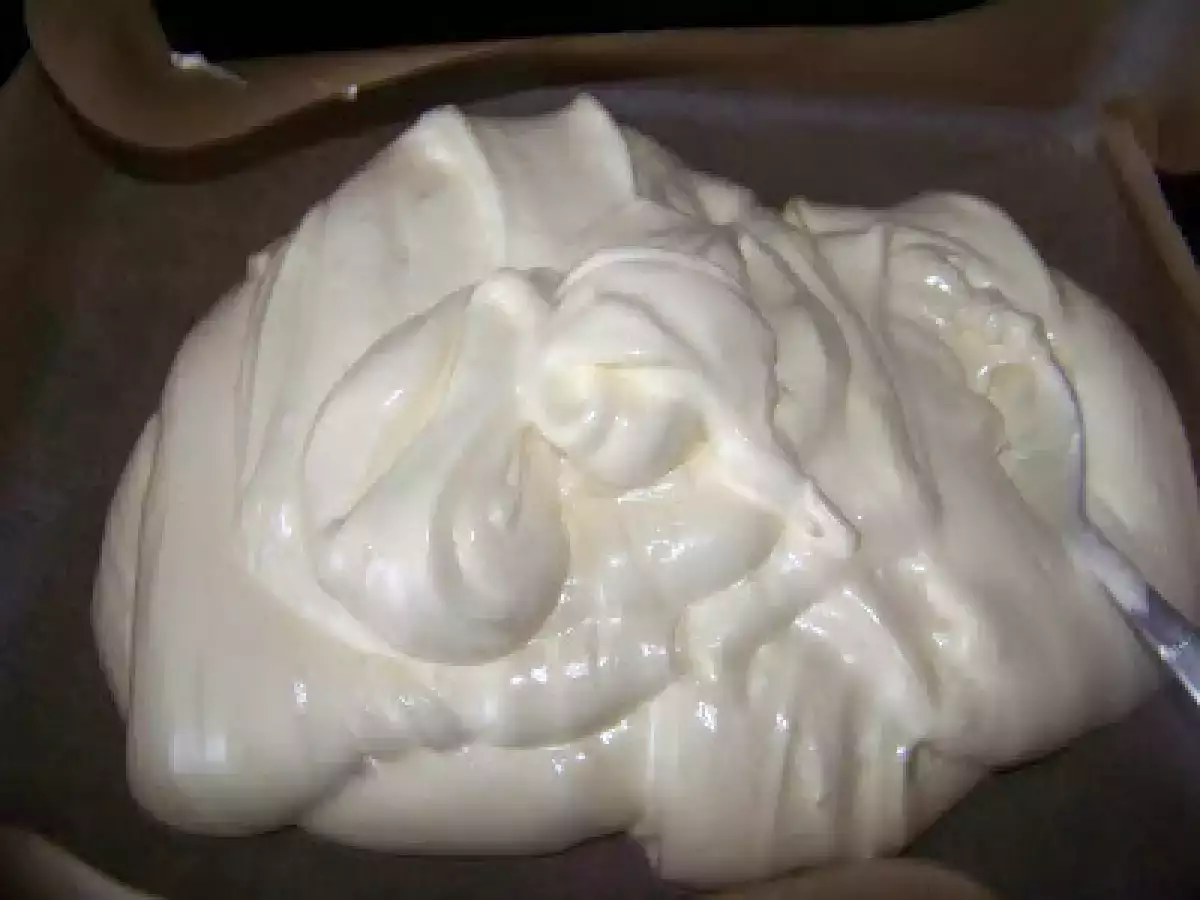 Prajitura cu doua blaturi si crema de ciocolata cu rom - poza 3