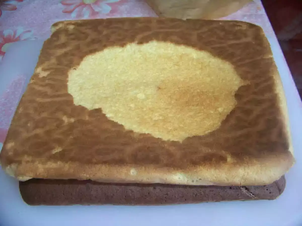 Prajitura cu doua blaturi si crema de ciocolata cu rom - poza 4