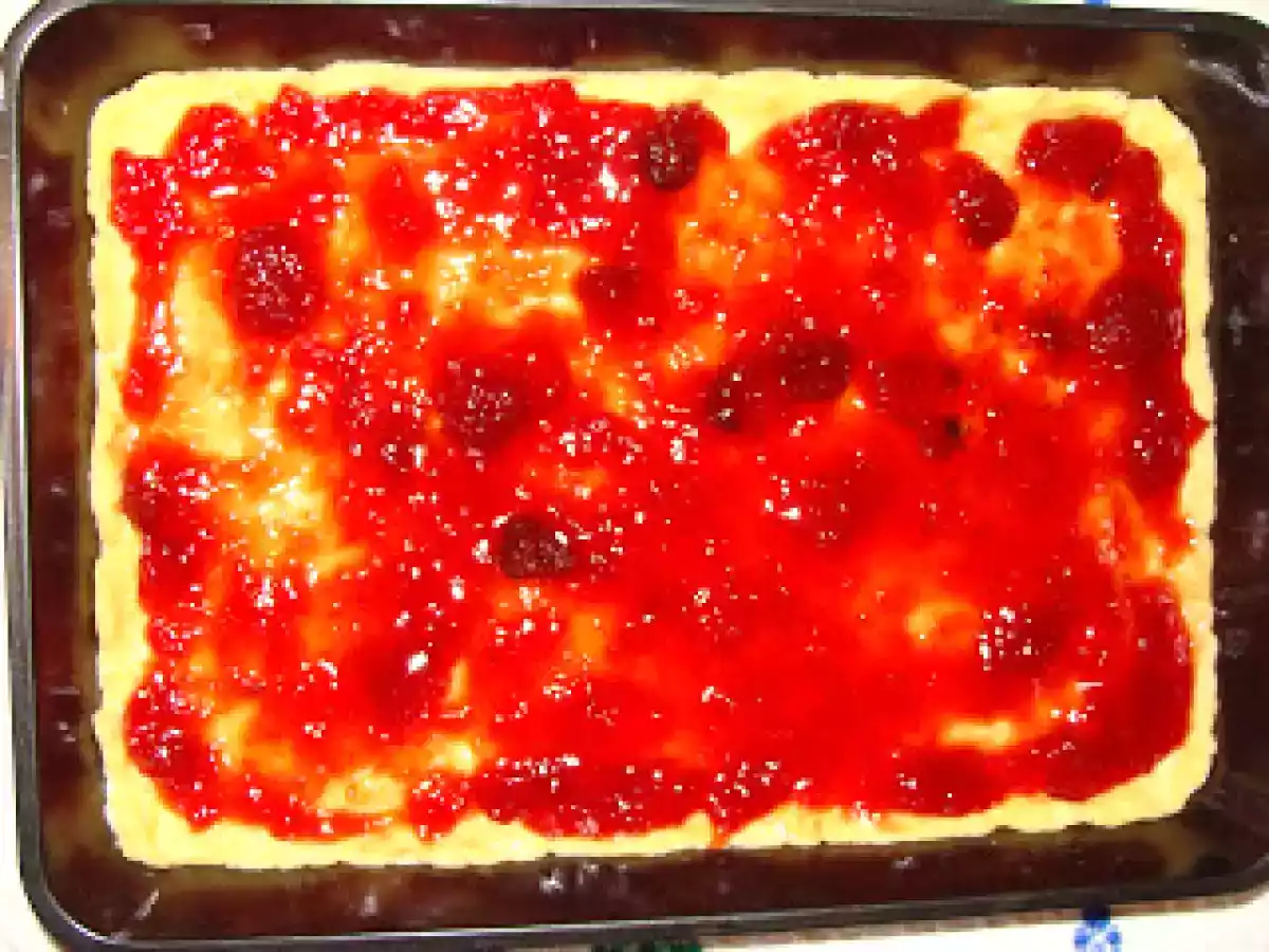 Prajitura cu dulceata, cocos si bezea - poza 2